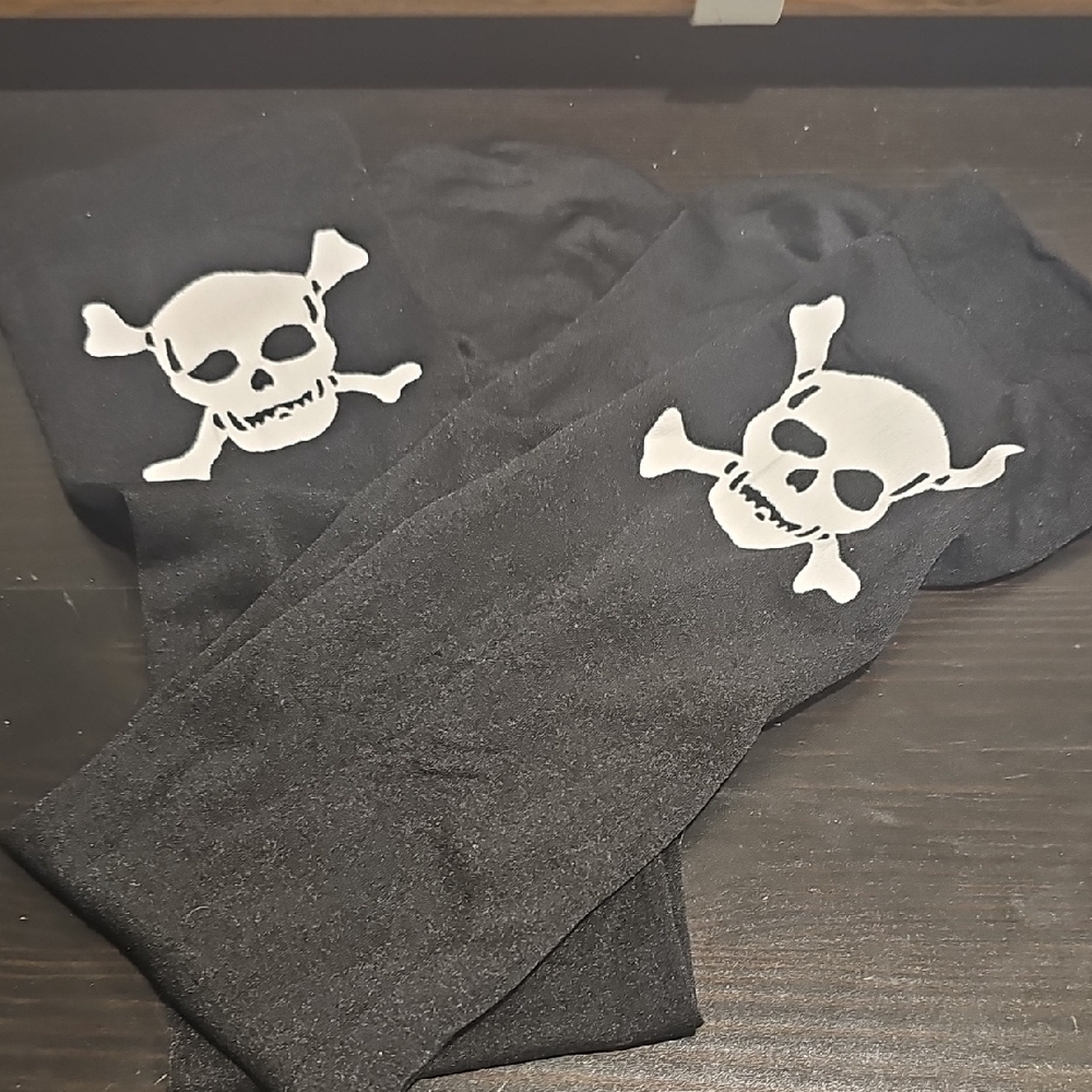 Black Skull and Crossbones Thigh Socks